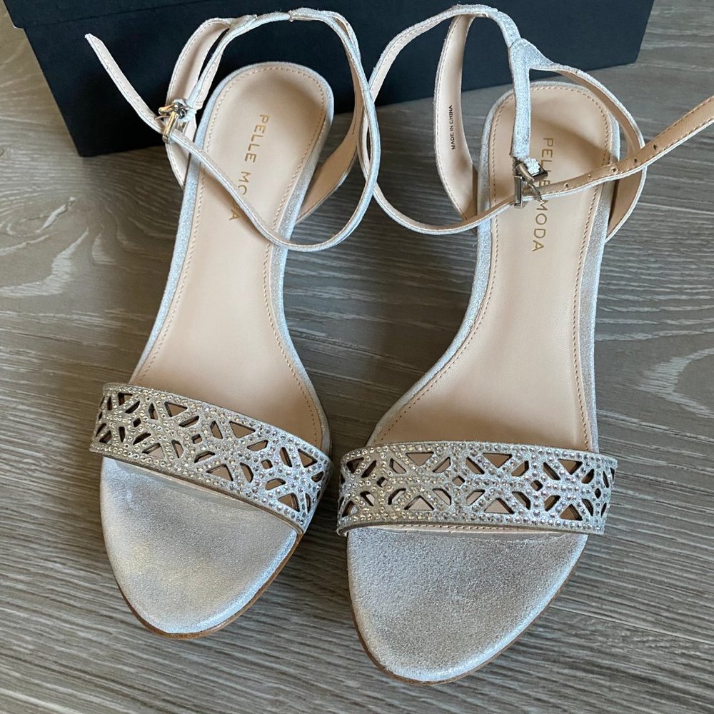NWB Pelle Moda Silver Metallic Suede Rhinestone Kitten Heel Sandal Shoes